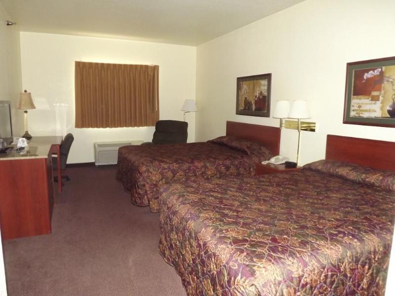 Super 8 By Wyndham Iola Ks Hotel Exterior photo