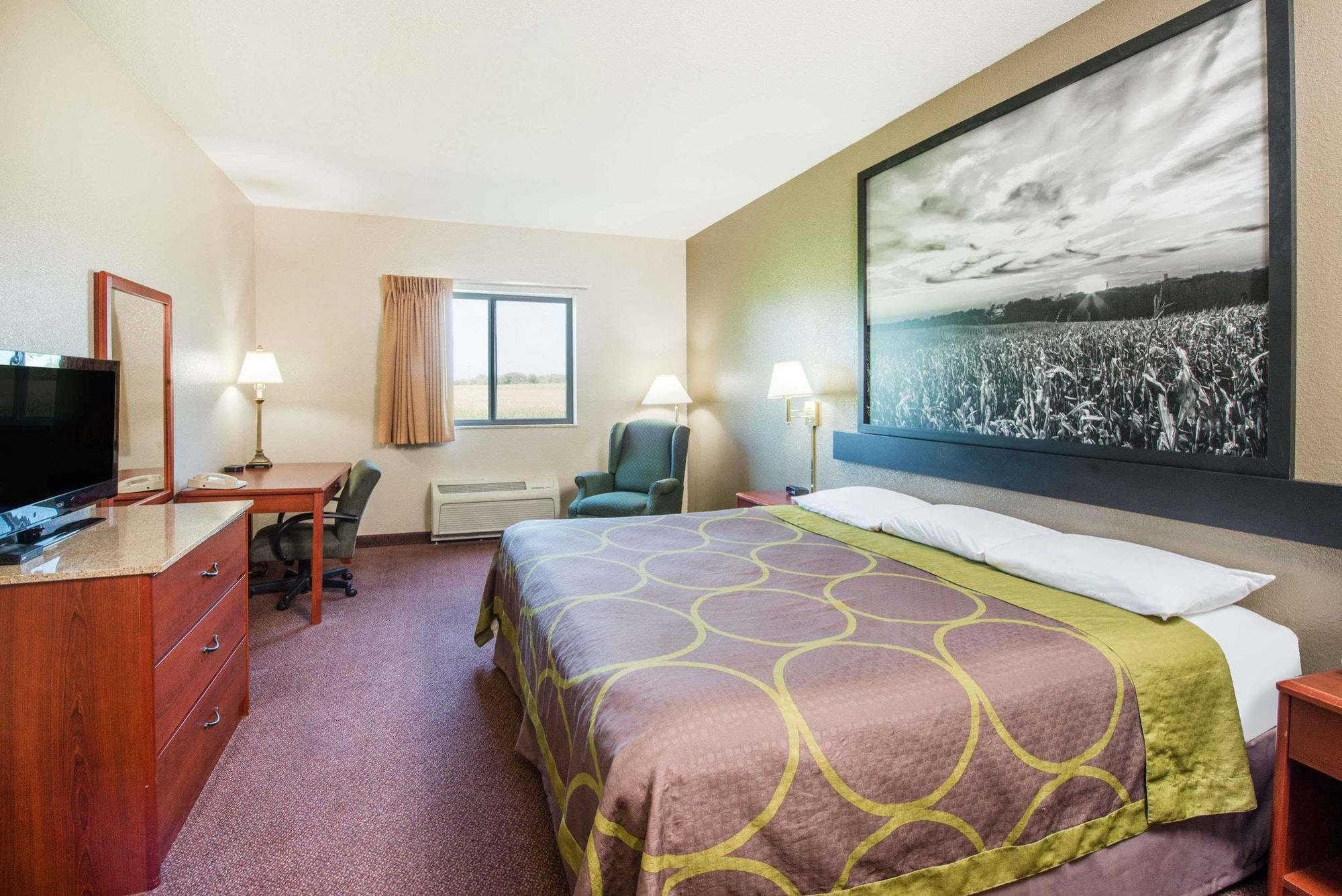 Super 8 By Wyndham Iola Ks Hotel Exterior photo